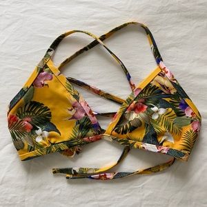 Jolyn Hawaiian print triangle top M